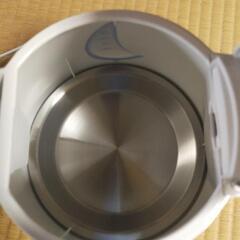 湯沸かし器ポット　電気ケトルの画像