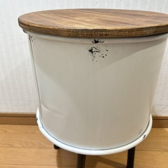 ナチュラル雑貨　新品　シャビーなスツール缶　 収納ボックス　大の画像