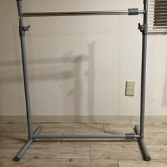 押入れハンガー　幅74cm、高さ89cm、奥行き40cm