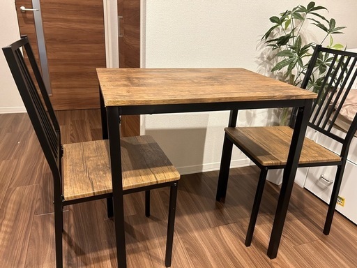 お譲り先決まりました！ダイニングテーブルと椅子3点セット