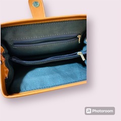 ベージュショルダーバッグの画像