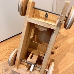 木製 手押し車の画像