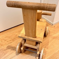 木製 手押し車の画像