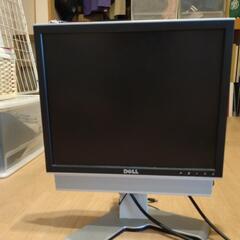 PCモニターとキーボードの画像