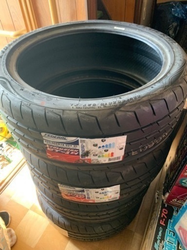 車のパーツ タイヤ、ホイール