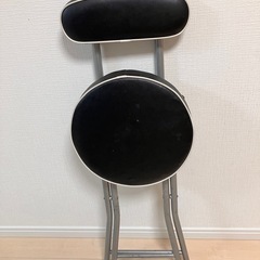 折りたたみイスの画像