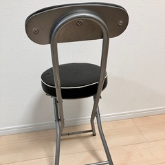 折りたたみイスの画像