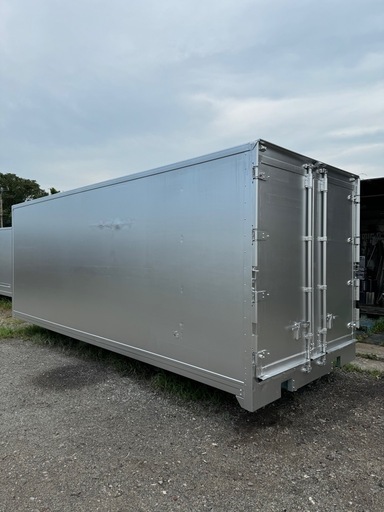 仕上げ済み！断熱材入り！バイクガレージ！使い勝手抜群！倉庫物置用 4トン保冷ロングコンテナ