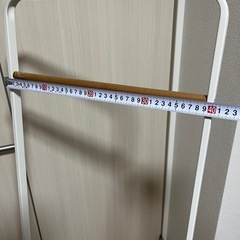 シンプルハンガーラック低め子ども用にもの画像