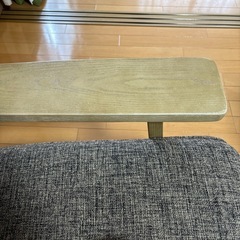 ソファー、クッション付きの画像