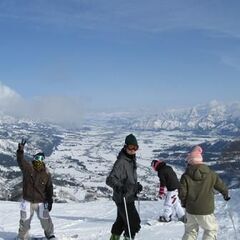 石打丸山スキー場のペンションスタッフ募集　長期滞在の居候希望者優先（毎日滑れます）　週末のみのアルバイトも同時募集中の画像