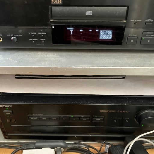 SONY CDプレーヤーとアンプ　BOSEのスピーカー