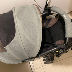 アップリカ　ラクーナクッションフリーベビーカー(車輪1箇所壊れて...