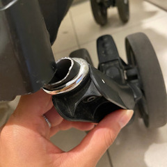 アップリカ　ラクーナクッションフリーベビーカー(車輪1箇所壊れています)の画像