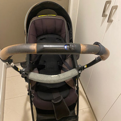 アップリカ　ラクーナクッションフリーベビーカー(車輪1箇所壊れています)の画像