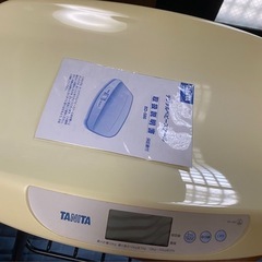 【お取引中です】デジタル ベビー スケール タニタ　体重計の画像