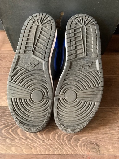 NIKEエアジョーダン1ミッド　ロイヤルブルー　値下げします！