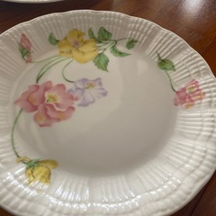 お皿と洋風スープ皿　　の画像