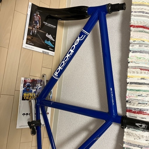 ピストフレーム