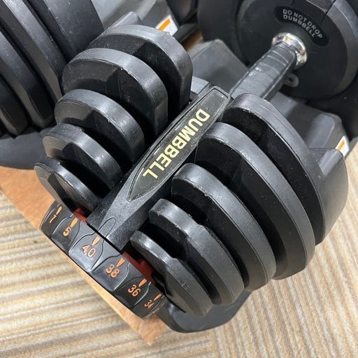 【美品‼️】定価36,460円♪ アジャスタブル 可変式ダンベル 40kg 2個セット  5秒で重さが変わるダンベル