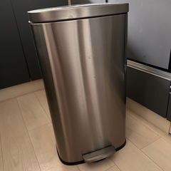 ゴミ箱の画像