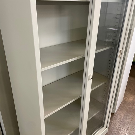 JH-7 【オフィス家具専門店】生興のガラス引戸書庫です！