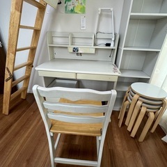 学習机、椅子、本棚
