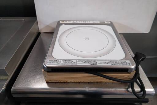 アイリスオーヤマ　IHクッキングヒーター　IHC-B122-W　2020年　リサイクル品_画像2 アイリスオーヤマ　IHクッキングヒーター　IHC-B122-W　2020年　リサイクル品_画像3 アイリスオーヤマ　IHクッキングヒーター　IHC-B122-W　2020年　リサイクル品_画像4 アイリスオーヤマ　IHクッキングヒーター　IHC-B122-W　2020年　リサイクル品_画像5 アイリスオーヤマ　IHクッキングヒーター　IHC-B122-W　2020年　リサイクル品_画像6 アイリスオーヤマ　I