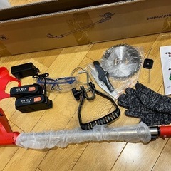 ★新品★ 草刈機 芝刈り機 コードレス 4in1 4種類の刃つき...