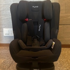 取引中　NUNA チャイルドシート