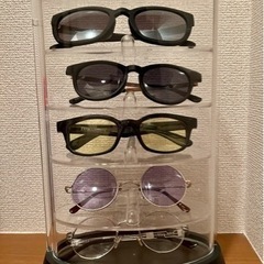 タワー型メガネコレクションケースの画像