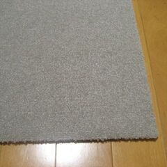 日本製タイルカーペット厚み９㎜・1枚２１０円・在庫５１枚（１４９７）未使用品の画像
