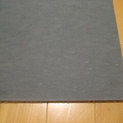 日本製タイルカーペット厚み９㎜・1枚２１０円・在庫５１枚（１４９７）未使用品の画像