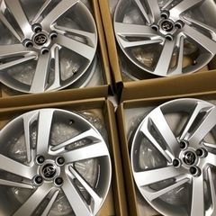 トヨタ　ライズ　１６インチアルミホイール