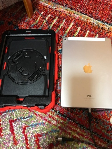 最終値下げ早い者勝ち！iPad Air2 16GB セルラーモデルSIMフリー　背面カバー付き