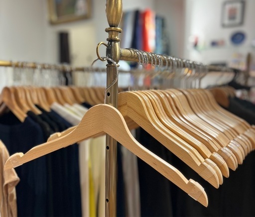 《美品‼︎》ブナ材木製ハンガーおまとめ100本（滑り止めゴム付き）