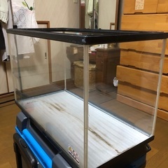 水槽　割れあり　横６０　奥３０　高さ36