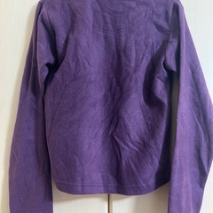 新品未使用　Vネック　紫セーターの画像