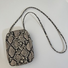 スクエア　ポーチ　GUの画像