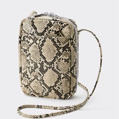 スクエア　ポーチ　GU