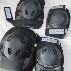 スケボー、マウンテンバイク等プロテクターパットの膝・肘SET　サ...