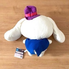 サーカスのような衣装が可愛い シナモロールのぬいぐるみの画像