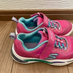 光るスニーカー　17cmの画像