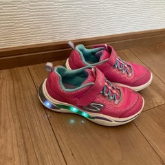 光るスニーカー　17cmの画像