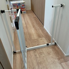 ベビースチールゲート 西松屋の画像