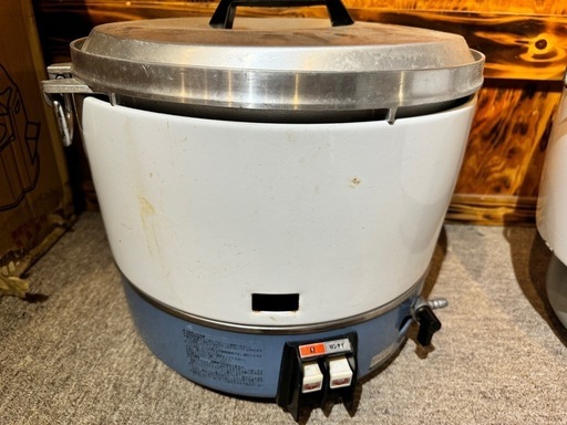 ③リンナイ  業務用ガス炊飯器3升用