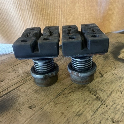 ㉖ビシャモン リフトアタッチメント 旧型足ゲタ/2個/車整備 /ガード付き/リフト用フレーム/柱リフト/カーメンテナンス/フレームパッド