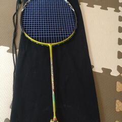 バドミントンラケットの画像