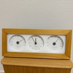 ゴミ箱、置き時計セットの画像