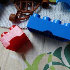 スロープで玉を転がせるブロックの画像